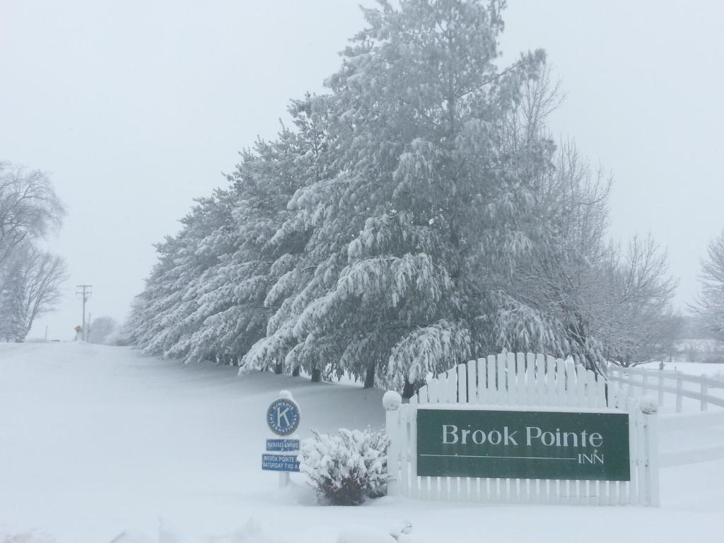 Brook Pointe Inn Syracuse Exteriör bild